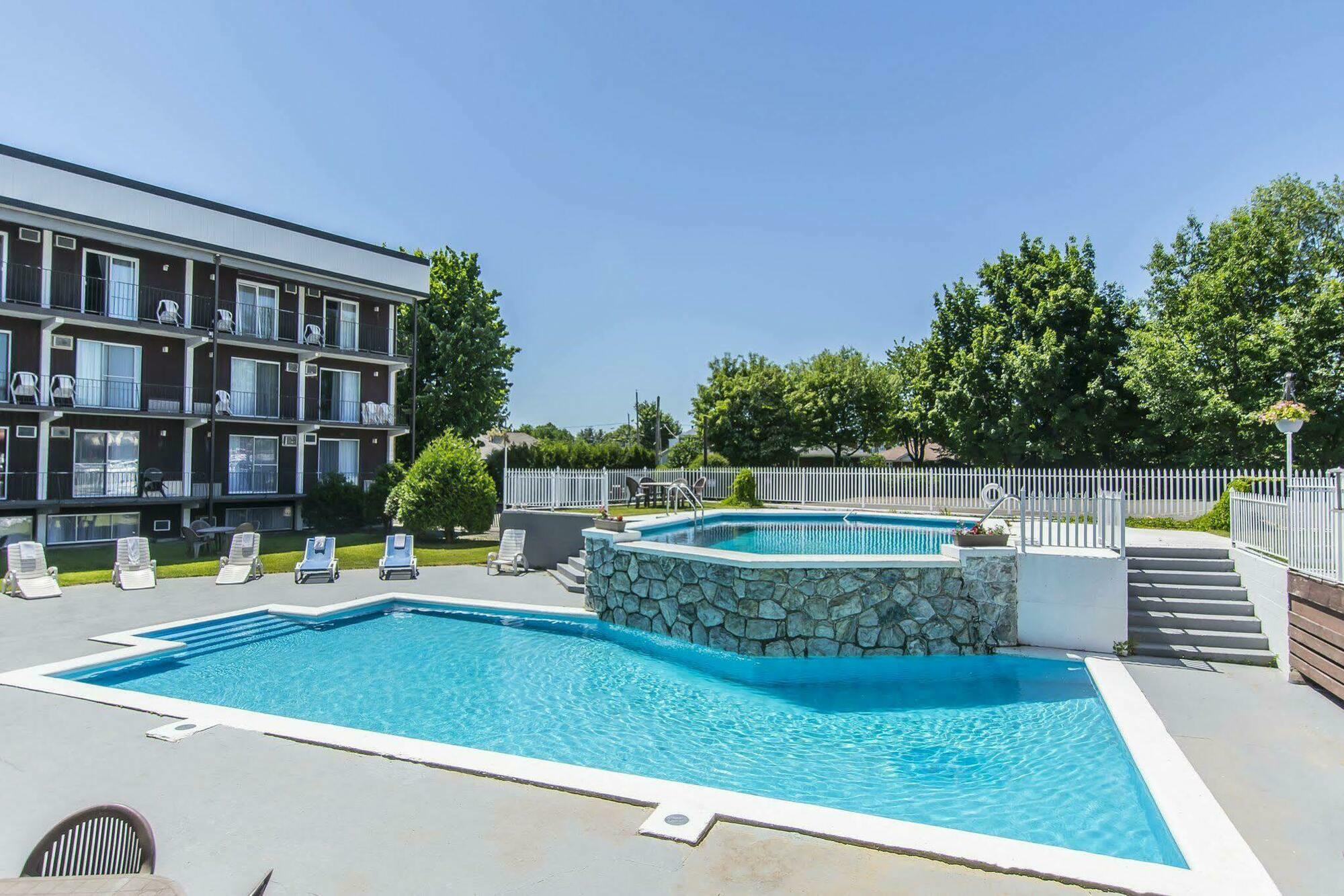 Hotel Le Principal Granby Εξωτερικό φωτογραφία