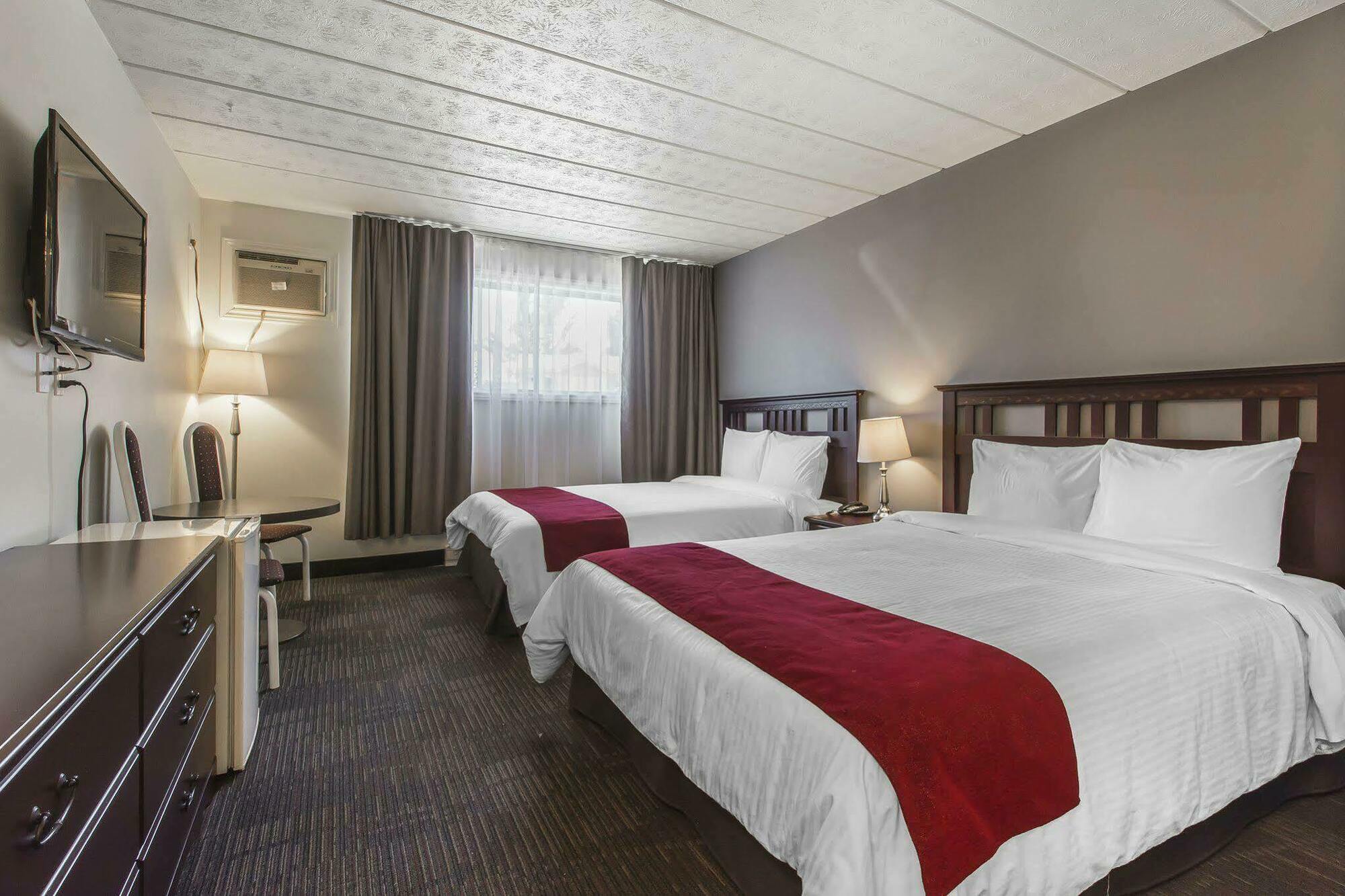 Hotel Le Principal Granby Εξωτερικό φωτογραφία